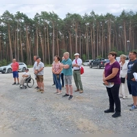 Der Bad Windsheimer Stadtrat machte sich ein Bild von der Bürgerwindkraftanlage Linden-Hohenroth. (Foto: Katrin Merklein)