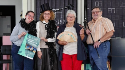 Stellten im Theater Ansbach die Taschenoperette 2026 vor (von links): Susanne Hoch, Nadine Maurer, Inge Müller und Fritz Heubeck. Die Vorstellung findet am 9. Oktober im Onoldiasaal statt. (Foto: Thomas Wirth)