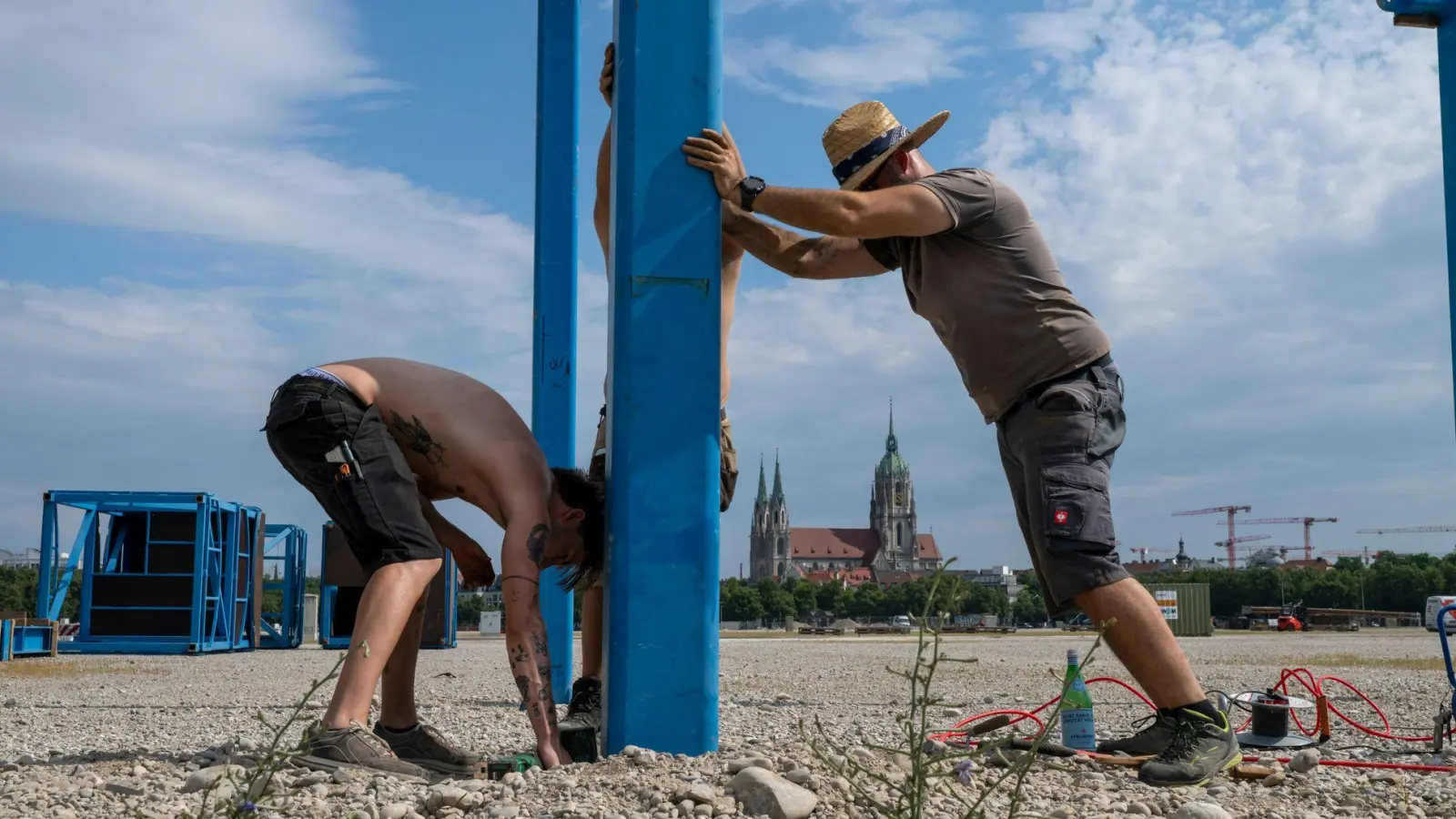 Zum offiziellen Ausbaustart rechnete der Deutsche Wetterdienst noch einmal mit hohen Temperaturen in München. (Foto: Peter Kneffel/dpa)