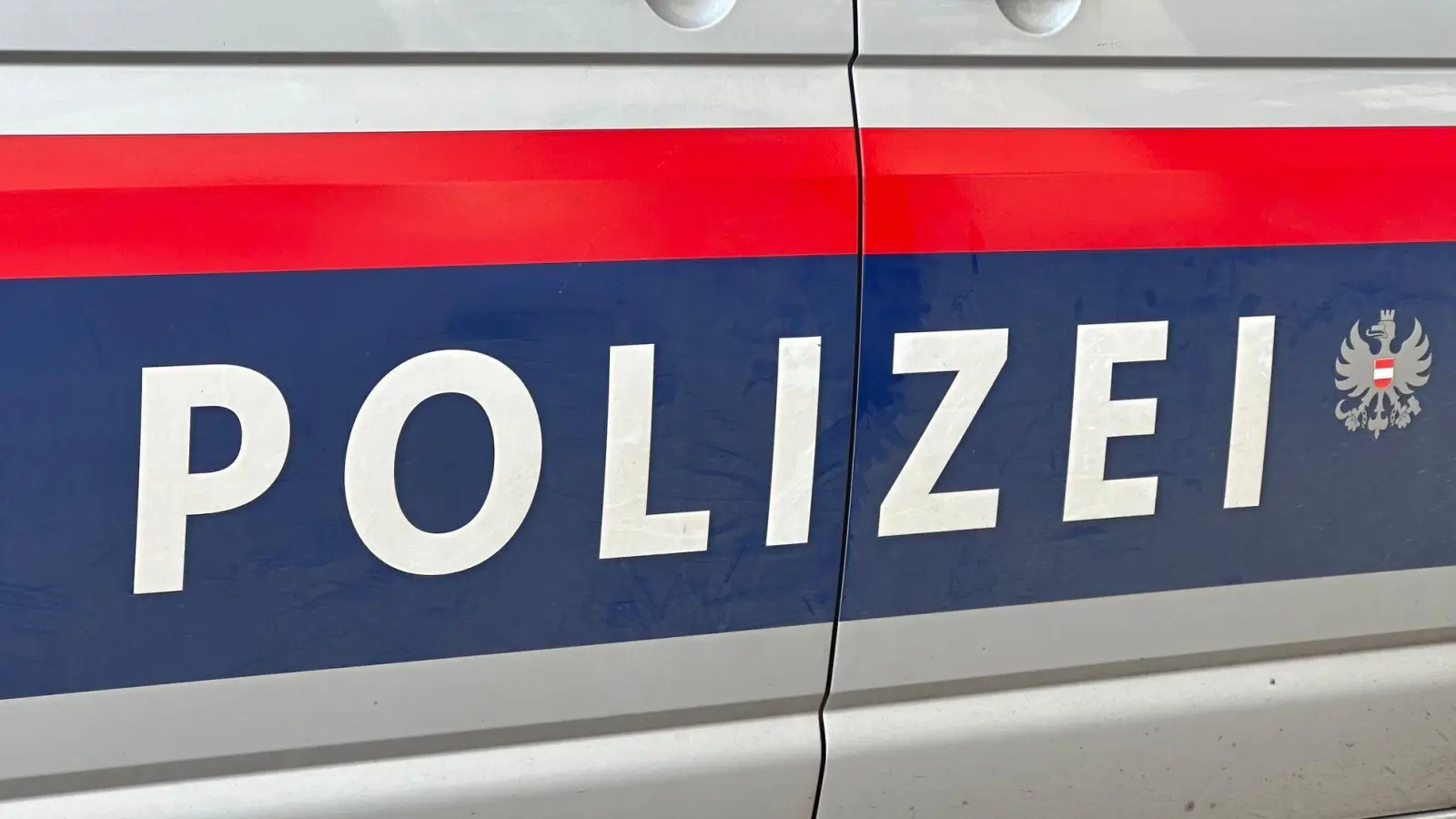 Nach einem alpinen Rettungseinsatz im Sommer 2024 mit einer Schülergruppe aus Niederbayern hat der Lehrer eine Geldbuße auferlegt bekommen. (Symbolbild) (Foto: Matthias Röder/dpa)