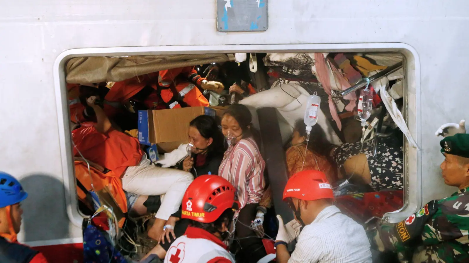 Laut einer Sprecherin der staatlichen Bahngesellschaft KAI sind unter den Opfern ausnahmslos Frauen. (Foto: Uncredited/AP/dpa)