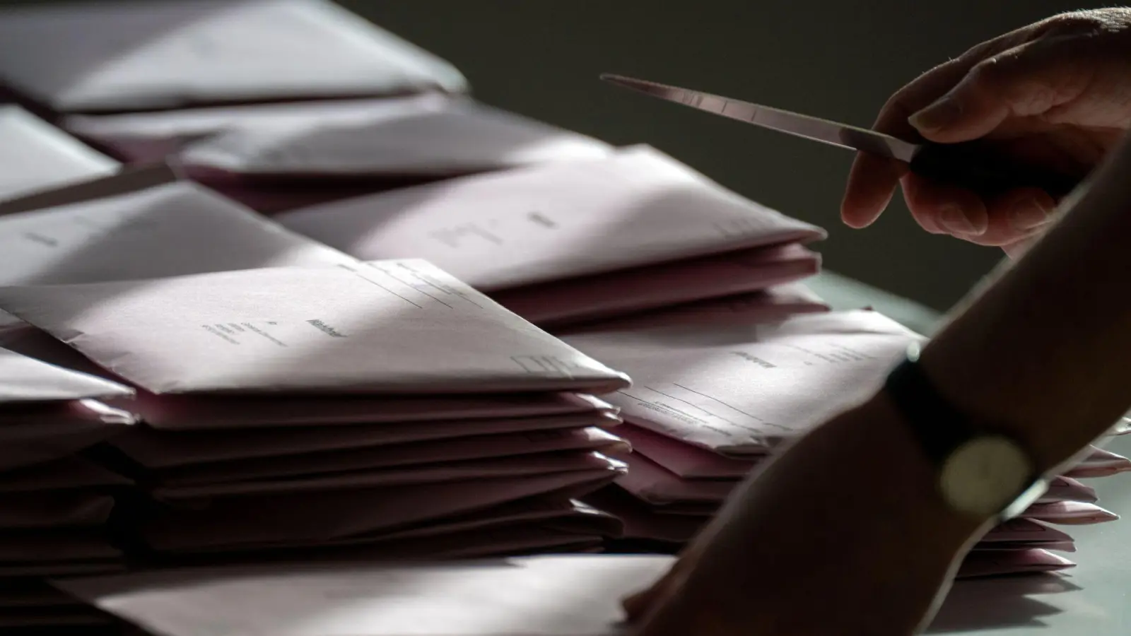 Inder niederbayerischen Stadt Dingolfing gibt es einen neuen Bürgermeister. (Symbolbild) (Foto: Pia Bayer/dpa)