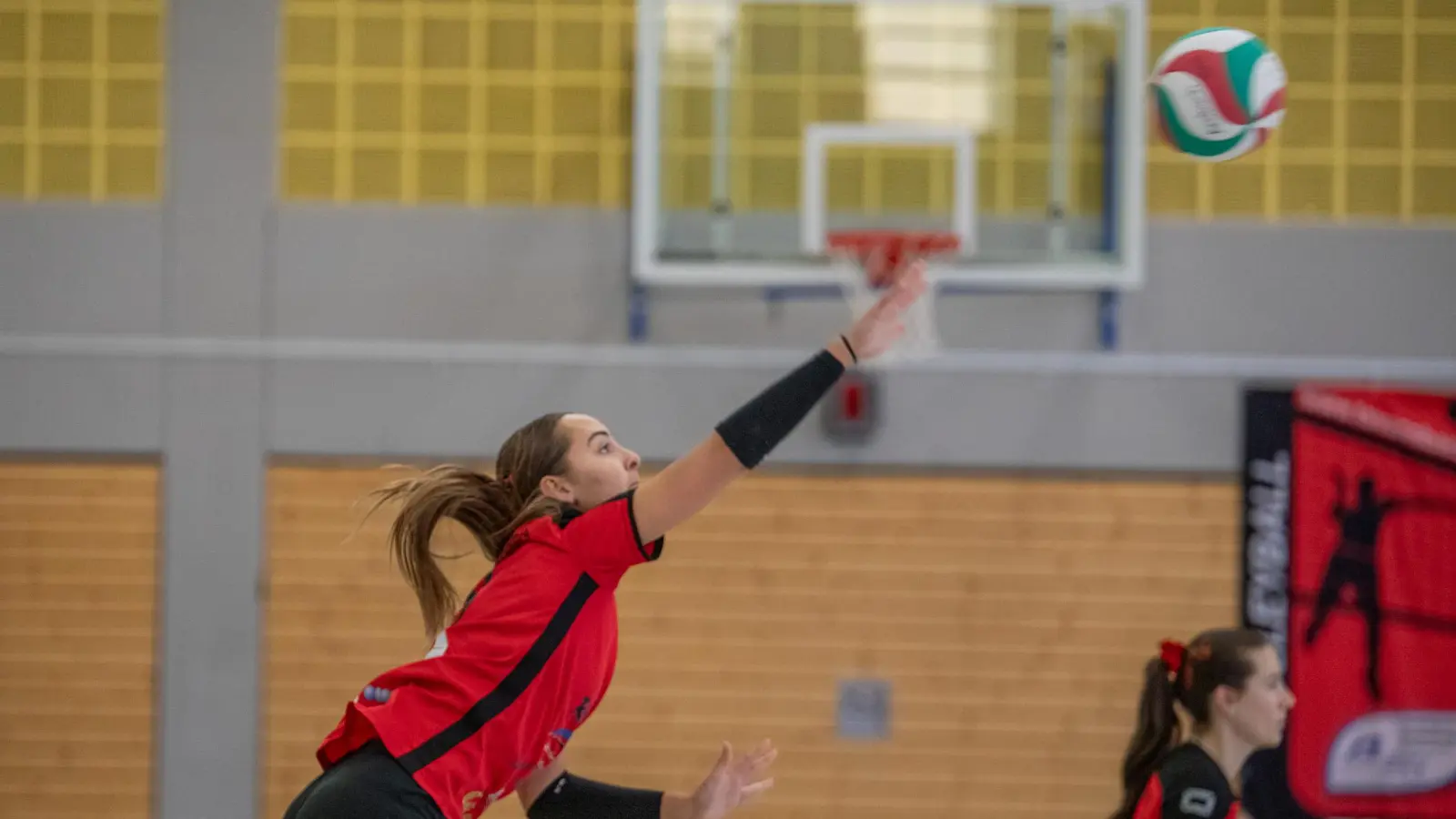 Die Aufschläge des TSV Ansbach, wie hier von Magdalena Hofmann gegen Marktredwitz, kamen nur sehr ungenau und waren einer der Gründe für die Niederlage. (Archivbild: Markus Zahn)