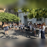 Am Johann-Sebastian-Bach-Platz wurde musiziert&nbsp;– und dann auch getanzt.  (Foto: Lara Hausleitner)