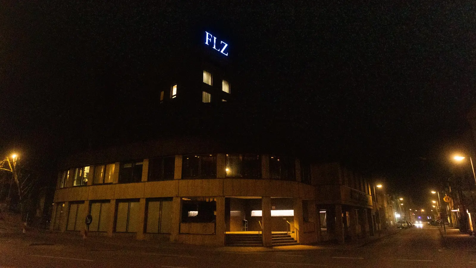 Auch in der FLZ-Redaktion gibt es Wahldienst. Ein Team von Redakteurinnen und Redakteure trägt die Ergebnisse der Kommunalwahl 2026 zusammen. (Foto: Evi Lemberger)