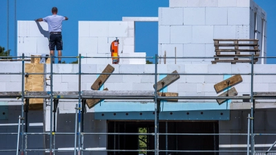 Beim Bauen soll es künftig mehr Tempo geben. (Symbolbild) (Foto: Jens Büttner/dpa)