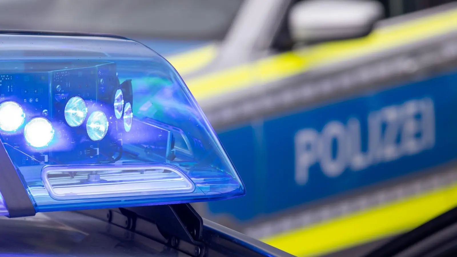 Nach dem schweren Unfall in Passau ermittelt die Polizei wegen fahrlässiger Tötung. (Symbolbild) (Foto: Daniel Karmann/dpa)