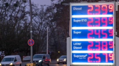 Tanken wird immer teurer. (Foto: Soeren Stache/dpa)