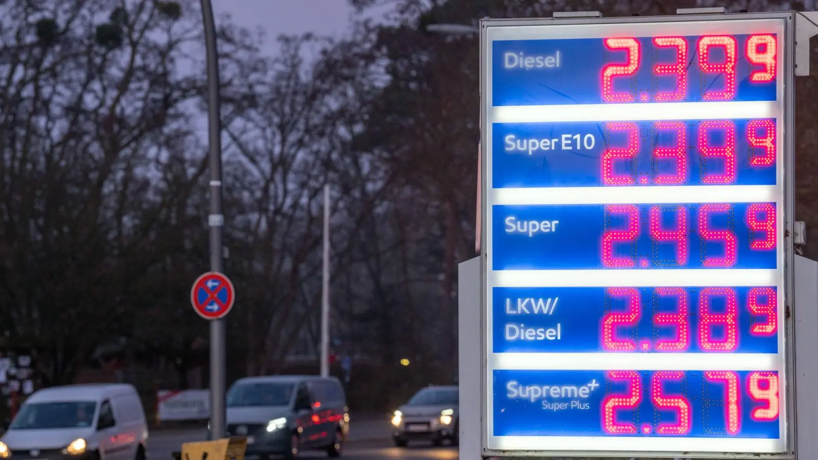 Tanken wird immer teurer. (Foto: Soeren Stache/dpa)