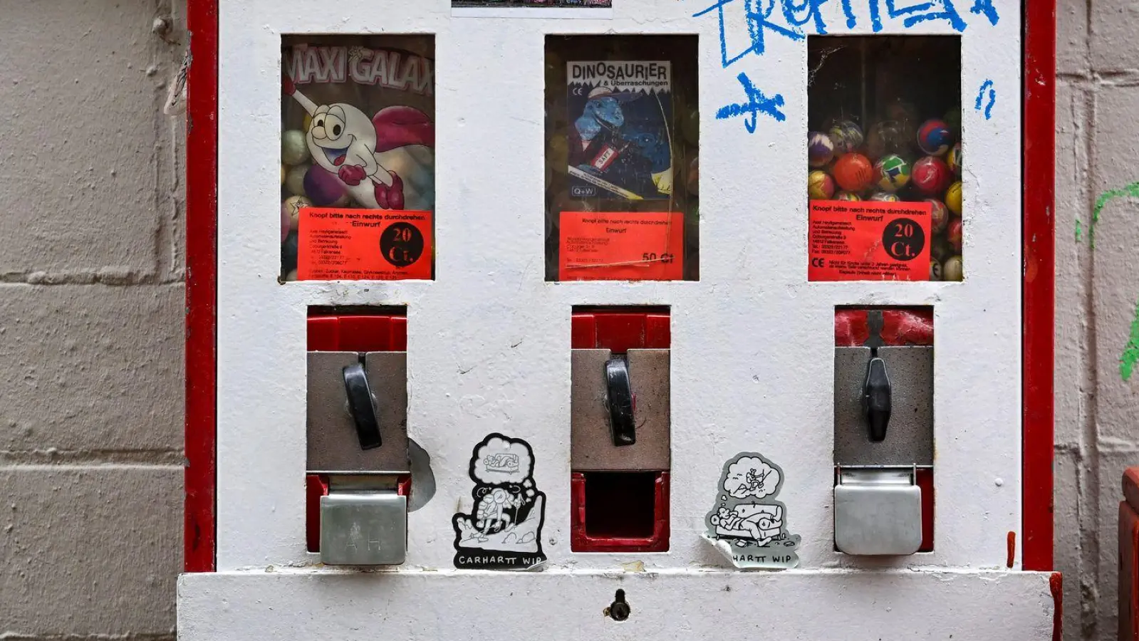 Mit Böllern aus Tschechien gelang es dem Trio, einen Kaugummiautomaten zu sprengen. (Symbolbild) (Foto: Jens Kalaene/dpa)