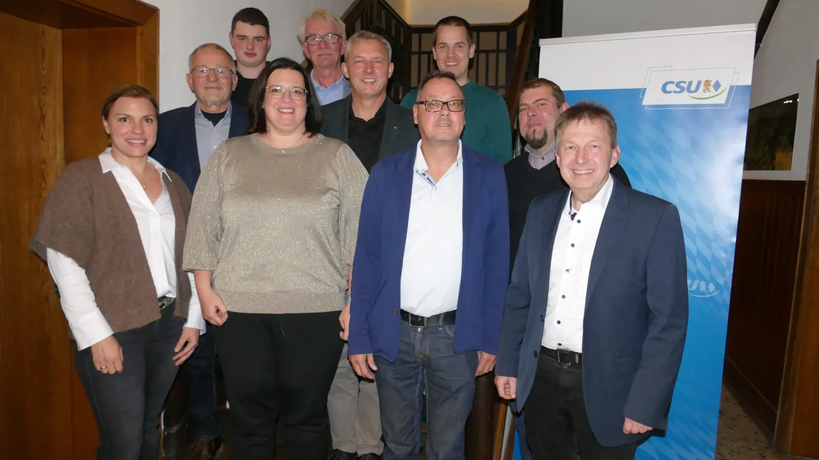 Mit diesem Team tritt der CSU-Ortsverband Burgbernheim bei der Kommunalwahl 2026 an: Tim Lachmann, Peter Bauerreis, und Alexander Naser (hintere Reihe von links), Hartmut Assel, Bernd Riedel und Bernd Markert (zweite Reihe), Katharina Döppert-Fenner, Astrid Paulus-Berberich, Volker Zeller und Stefan Schuster (vordere Reihe). (Foto: Sylvia Fehlinger)
