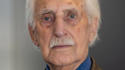 Der Holocaust-Überlebende Leon Weintraub äußert sich auch im hohen Alter zu politischen Ereignissen. (Archivbild) (Foto: Swen Pförtner/dpa)