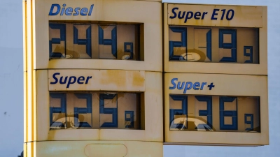 Die Spritpreise sind zuletzt in Deutschland schneller als im benachbarten EU-Ausland gestiegen.  (Foto: Oliver Berg/dpa)