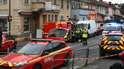 Ein Passant starb bei dem Angriff, drei Menschen wurden verletzt. (Foto: Sebastien Bozon/AFP/dpa)