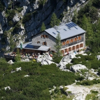 Die Blaueishütte bekommt ihr Trinkwasser inzwischen per Heli. (Archivbild) (Foto: Angelika Warmuth/dpa)