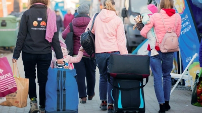 Flüchtlinge aus der Ukraine: Sollen sie wie andere Asylbewerber behandelt werden? (Archivfoto) (Foto: Christoph Soeder/dpa)