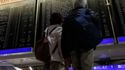 Reisende müssen bei Krisen ihre Rechte kennen: Pauschalreisende können bei außergewöhnlichen Umständen kostenfrei stornieren. (Foto: Hannes P. Albert/dpa)