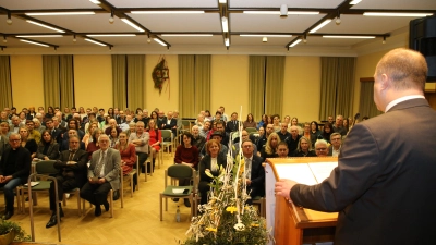 Bürgermeister Bernd Meyer gab einen Überblick über die örtliche Situation beim Bürgerempfang im Haus der Bäuerin in Sachsen. (F.: Alexander Biernoth)