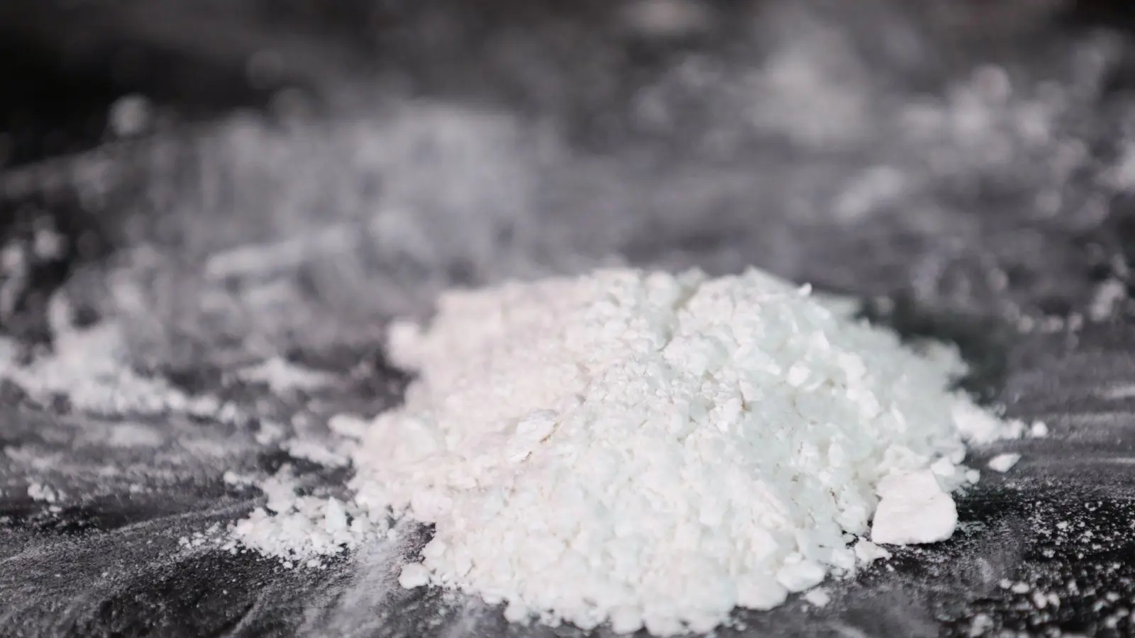 Ein 53-Jähriger hatte Kokain in seiner Hosentasche. (Symbolbild: Carsten Rehder/dpa)