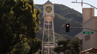 Das Filmstudio Warner Bros. soll an der Umsetzung arbeiten. (Symbolbild) (Foto: Jae C. Hong/AP/dpa)