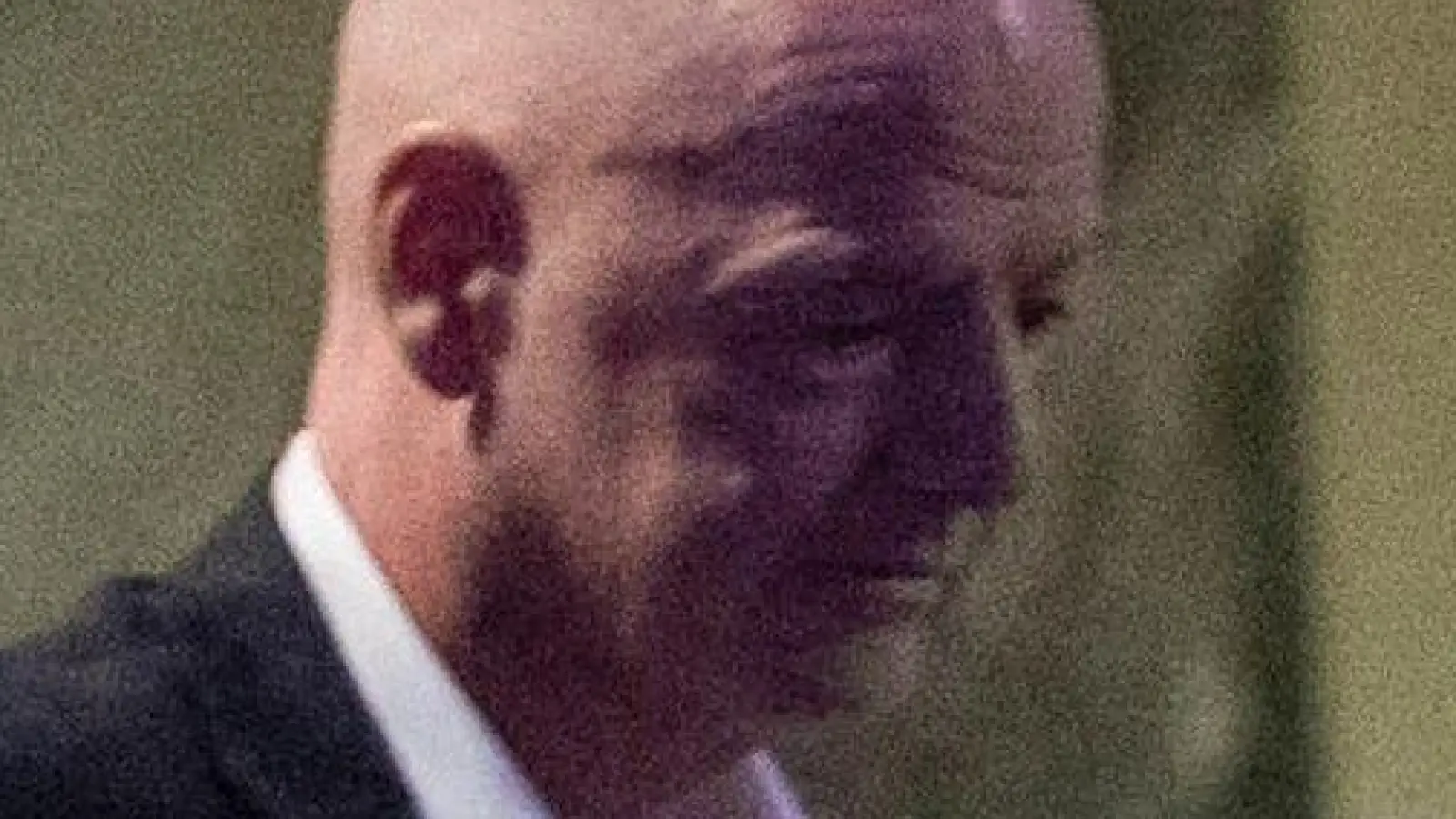 Infantino verlässt das Stadion.  (Foto: STR/AP/dpa)