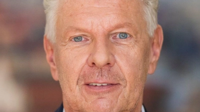 Dieter Reiter will das Geld zwischen Bund, Ländern und Kommunen anders verteilen. (Archivbild) (Foto: Peter Kneffel/dpa)