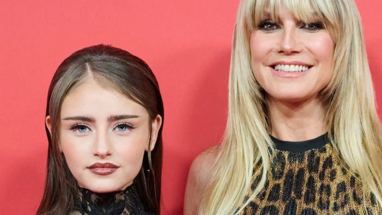 Heidi Klum steht neben ihrer Tochter Leni. (Archivbild) (Foto: Annette Riedl/dpa)