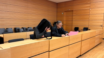 Mitten im Sommer ließ ein Vater sein Baby in einem verschlossenen Auto zurück. (Archivbild) (Foto: Angelika Resenhoeft/dpa)