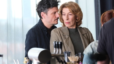 Anlässlich eines neuen Films im Ersten spricht die Schauspielerin Adele Neuhauser offen über Scham und Grenzen beim Dreh von intimen Szenen. (Handout) (Foto: Jacqueline Krause-Burberg/BR/Bavaria Fiction GmbH/dpa)