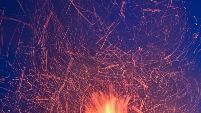 Die Polizei geht davon aus, dass das Osterfeuer in Neunstetten, wie geplant, abgebrannt werden kann. (Foto: Patrick Pleul/dpa)