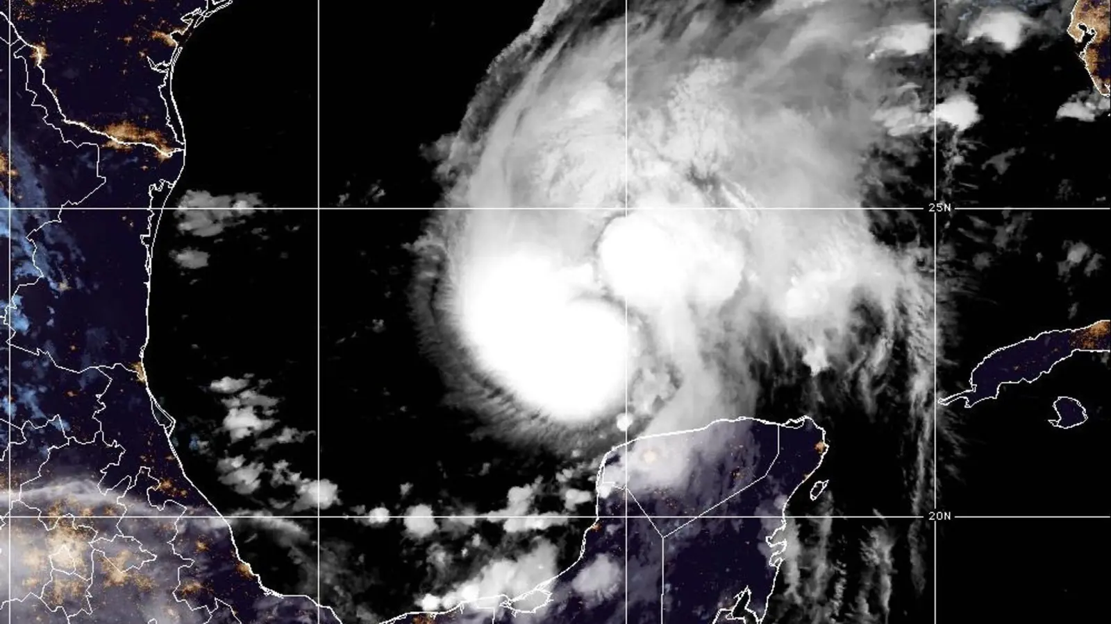 Der tropische Wirbelsturm erreichte am Donnerstag im Golf von Mexiko die Stärke zwei von fünf. (Foto: -/NOAA/dpa)