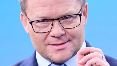 Umweltminister Carsten Schneider will noch mehr Recycling. (Foto: Annette Riedl/dpa)