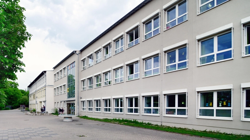 Unter anderem die Grund- und Mittelschule Windsbach wurde Opfer der Einbruchsserie, die nun am Amtsgericht Ansbach verhandelt wurde. (Archivbild: Jim Albright)