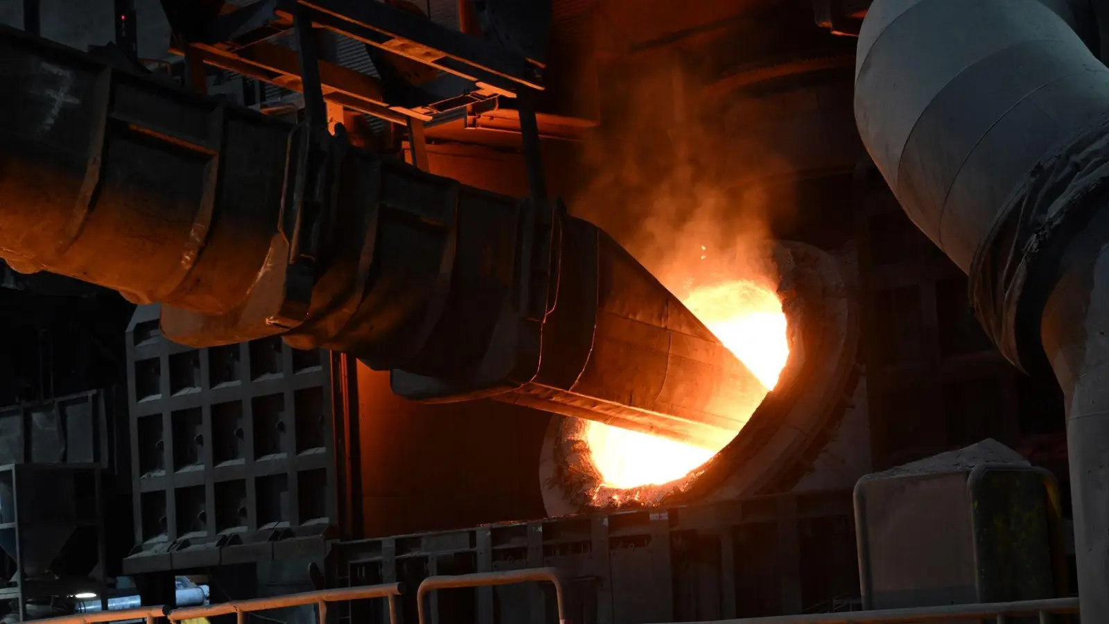 Eine neue Studie warnt: Würde Stahl nur noch aus dem Ausland kommen, drohten der deutschen Wirtschaft im Fall einer globalen Krise Milliardenverluste. (Archivbild) (Foto: Federico Gambarini/dpa)