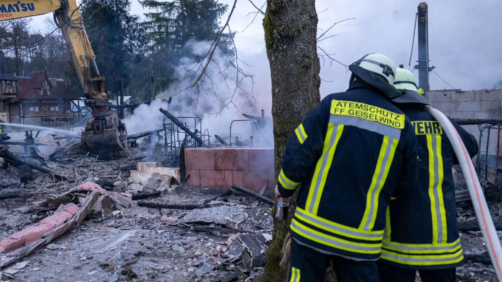 Ein Verantwortlicher des Parks geht laut der Polizei von einem Schaden in Höhe von einer Million Euro aus.  (Foto: Pia Bayer/dpa)