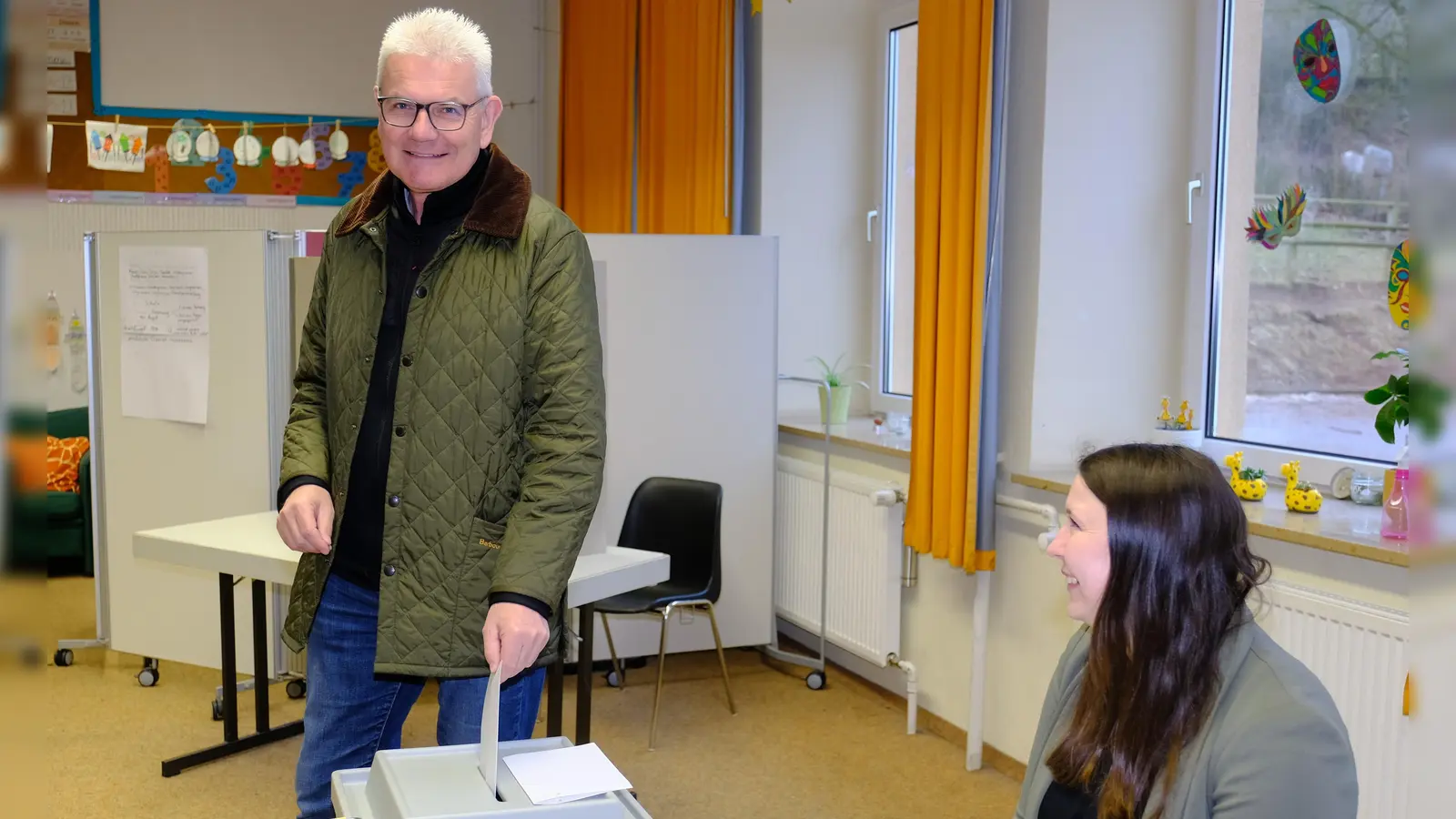 Artur Auernhammer hat gestern im Weißenburger Ortsteil Oberhochstatt, seinem Wohnort, seine Stimme abgegeben. (Foto: Robert Renner)