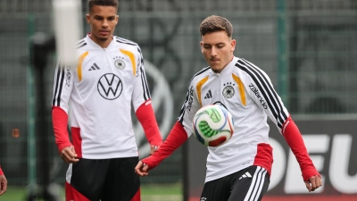 El Mala fühlt sich wohl im Kreise der Nationalmannschaft. (Foto: Christian Charisius/dpa)