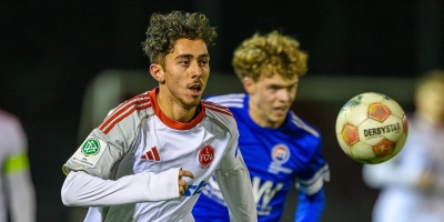 Üveys Ayan (links) war zehn Jahre lang für den 1. FC Nürnberg am Ball. (Foto: Sportfoto Zink / Wolfgang Zink)