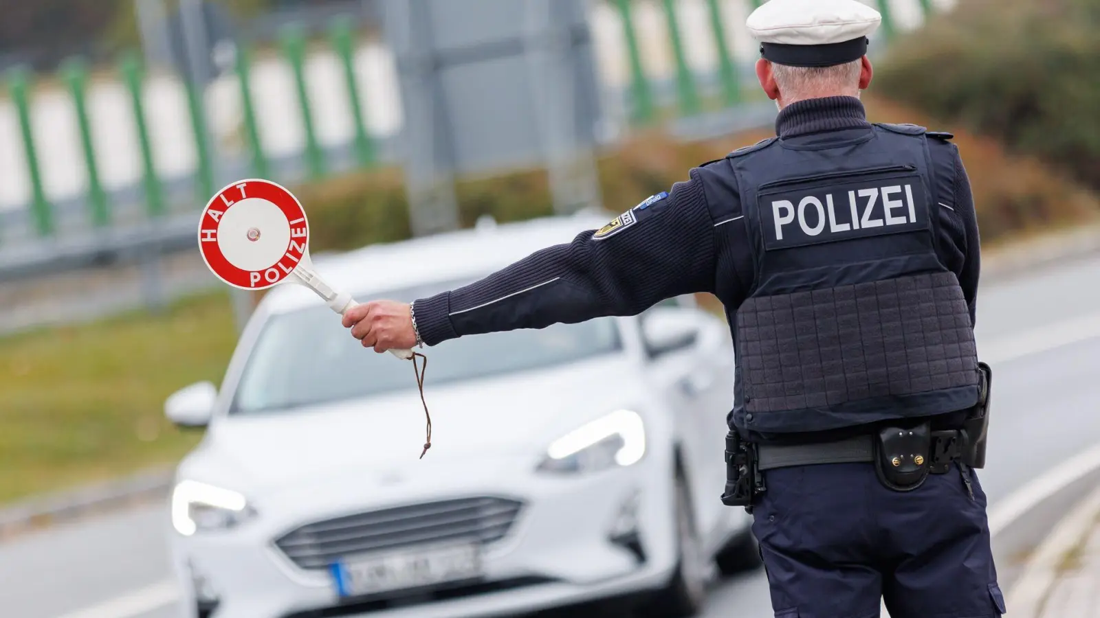 Kontrollen an mehreren deutschen Grenzen sollen die Migration eindämmen. (Symbolbild) (Foto: Daniel Karmann/dpa)