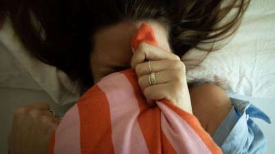 Keine Scham! Sich mit dem eigenen Körper zu beschäftigen, nutzt auch der Gesundheit.  (Foto: Christin Klose/dpa-tmn)