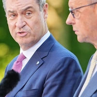 Markus Söder steht zu Friedrich Merz. (Archivbild) (Foto: Michael Kappeler/dpa)