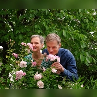 Widmen dem Garten einen Lyrik-Musik-Abend: Claudia Dölker und Hartmut Scheyhing. (Foto: Kathrin Blank)