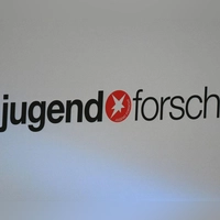 Beim Wettbewerb Jugend forscht sind Nachwuchswissenschaftler für ungewöhnliche Projekte ausgezeichnet worden. (Symboldbild) (Foto: David Hammersen/dpa)