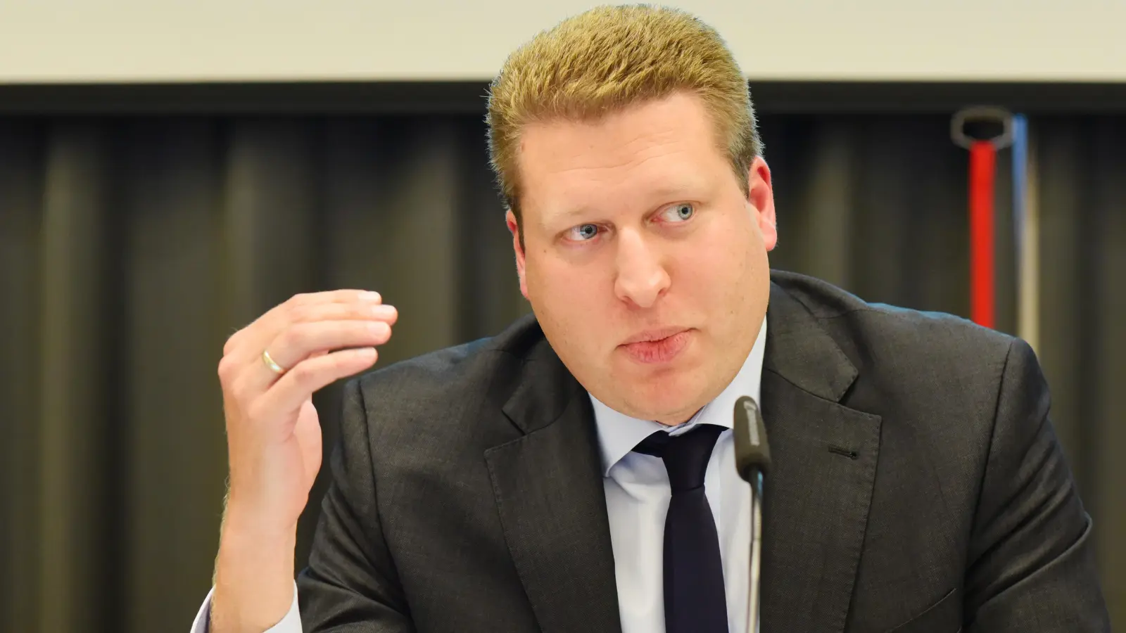 Der Ansbacher Kämmerer Christian Jakobs kann sich über satte Mehreinnahmen bei der Gewerbesteuer freuen. (Foto: Jim Albright)