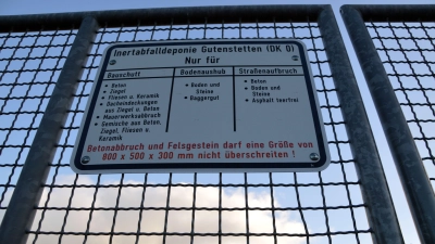 Weil die örtliche Deponie der Gemeinde voll ist, müssen die Gutenstettener ihren Bauschutt nach Dettendorf fahren. Doch das ist leichter gesagt als getan. (Foto: Johannes Zimmermann)