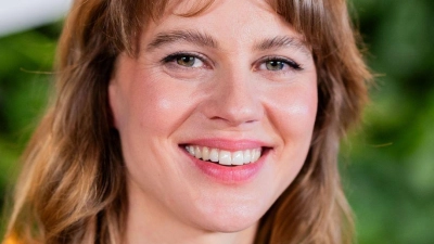 Alicia von Rittberg wird zur jungen Silvia. (Archivbild) (Foto: Rolf Vennenbernd/dpa)