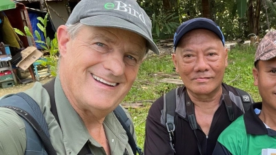 Peter Kaestner (l) ist schon sein ganzes Leben lang leidenschaftlicher Vogelbeobachter. (Foto: Peter Kaestner/dpa)