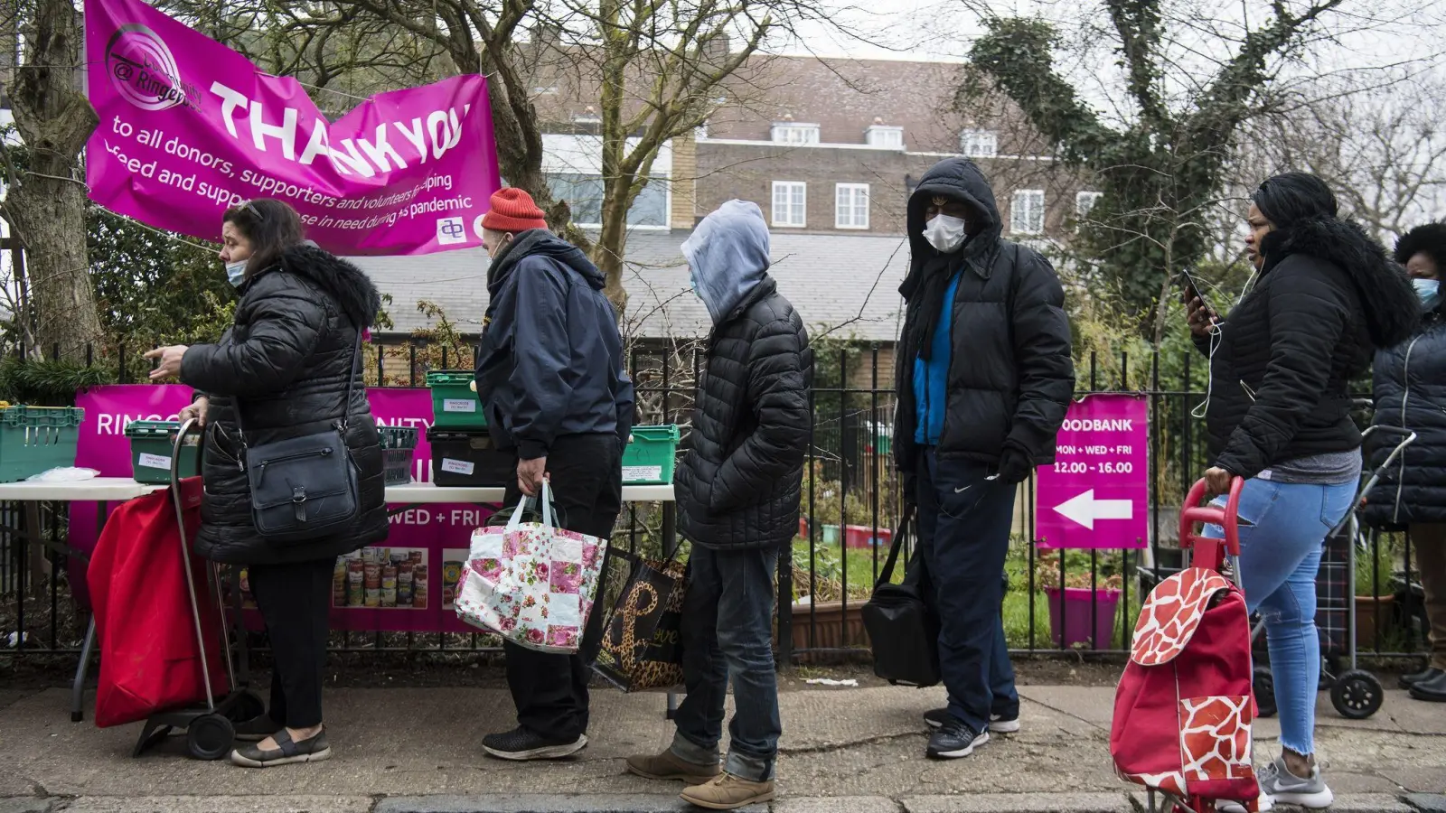 Angesichts steigender Verbraucherpreise und wachsender Armut erleben die Tafeln in Großbritannien nach eigenen Angaben die größte Nachfrage ihrer Geschichte. (Foto: Kirsty O'connor/PA Wire/dpa)