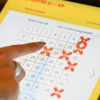 Ein Schwabe hat Glück im Lotto. (Symbolbild) (Foto: Bernd Weißbrod/dpa)