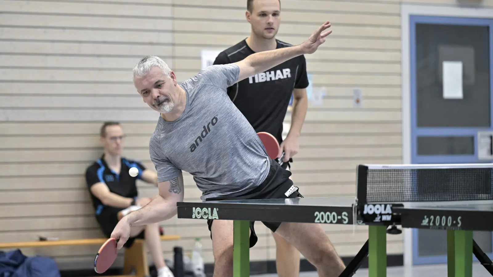 Dominierten das Dreikönigsturnier: die Drittliga-Spieler Yevgeniy Christ (vorne) und Tobias Ehret vom TSV Windsbach. (Foto: Martin Rügner)